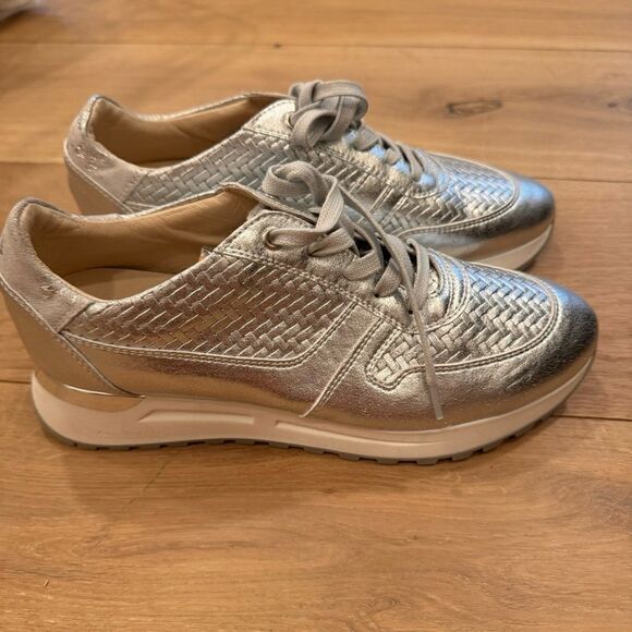 Ron White Woman’s silver sneakers - Picture 1 of 8
